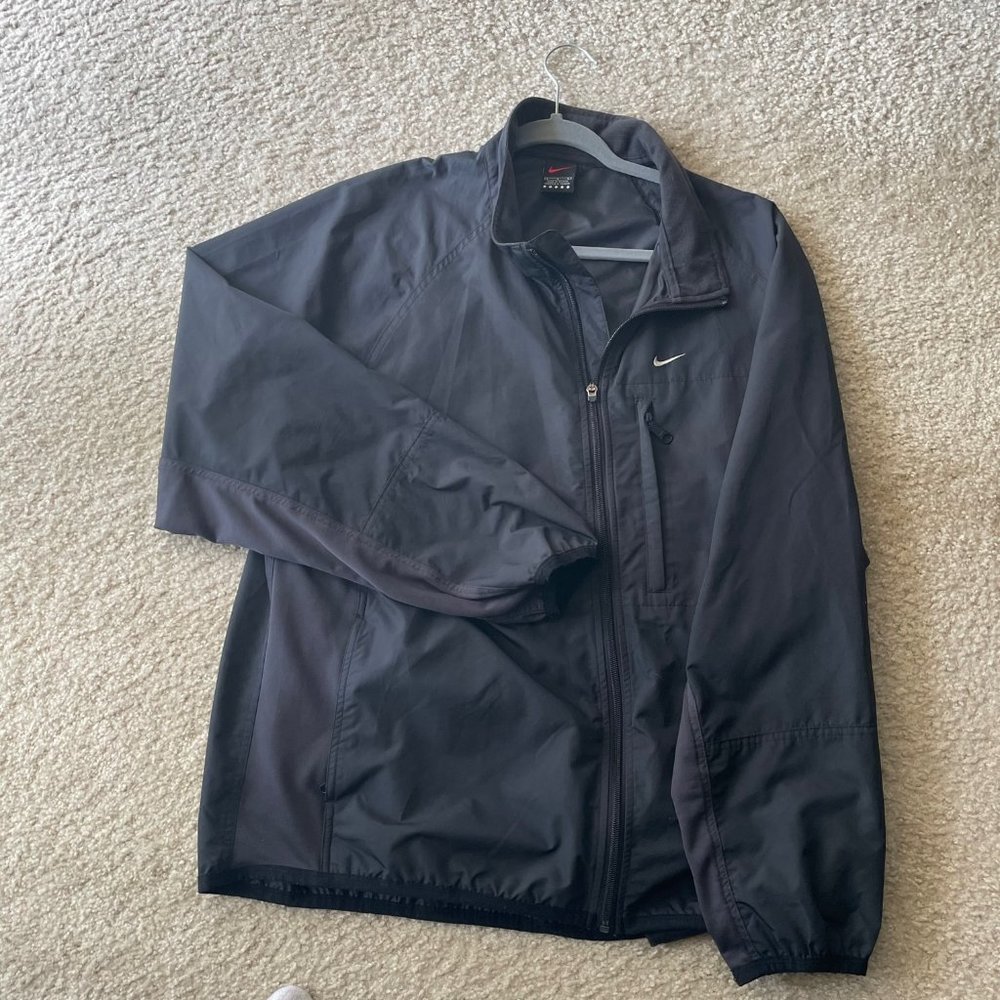Nike  Black Jacket Men's  windbreaker large. full zip with pockets. large size